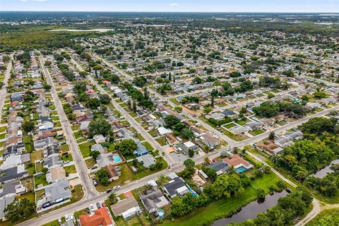 House in Holiday, Florida 3 bedrooms, 128.95 sq.m. № 2402731 - photo 12