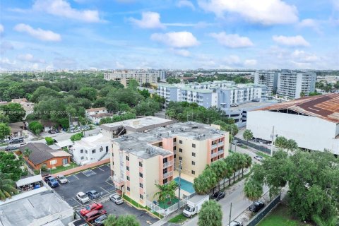 Propiedad comercial en venta en Miami, Florida, 2406.08 m2 № 2012940 - foto 28