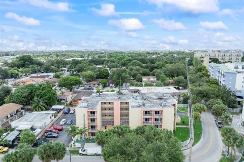 Propiedad comercial en venta en Miami, Florida, 2406.08 m2 № 2012940 - foto 26