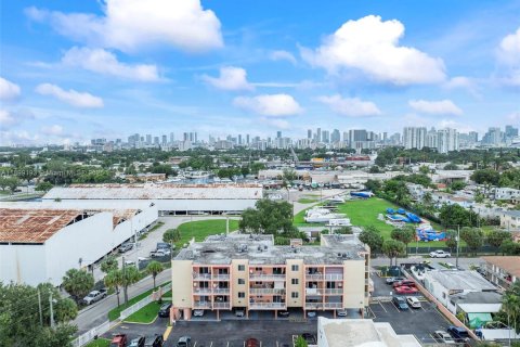 Propiedad comercial en venta en Miami, Florida, 2406.08 m2 № 2012940 - foto 22