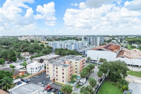 Propiedad comercial en venta en Miami, Florida, 2406.08 m2 № 2012940 - foto 23