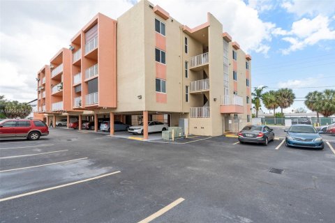 Propiedad comercial en venta en Miami, Florida, 2406.08 m2 № 2012940 - foto 2