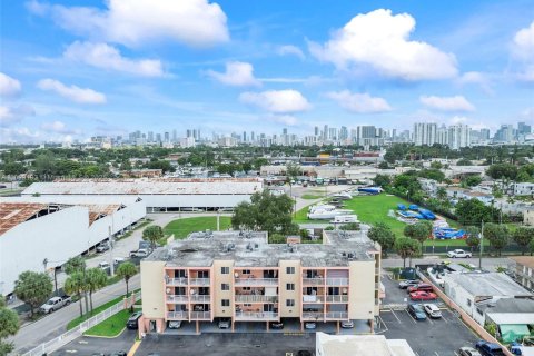 Propiedad comercial en venta en Miami, Florida, 2406.08 m2 № 2012940 - foto 29