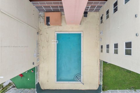 Propiedad comercial en venta en Miami, Florida, 2406.08 m2 № 2012940 - foto 18