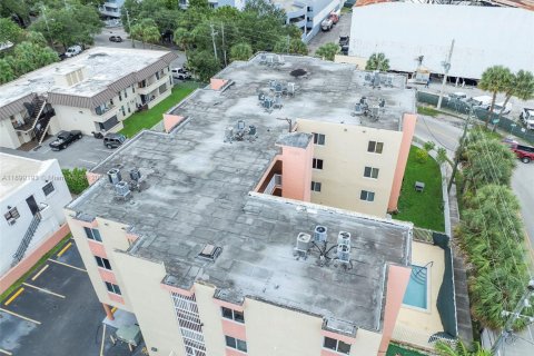 Propiedad comercial en venta en Miami, Florida, 2406.08 m2 № 2012940 - foto 20