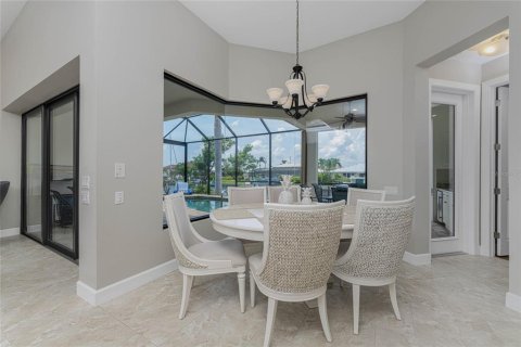 Villa ou maison à vendre à Punta Gorda, Floride: 4 chambres, 238.48 m2 № 2097878 - photo 5