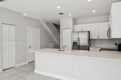 Townhouse in Homestead, Florida 3 bedrooms, 143.53 sq.m. № 1712038 - photo 9