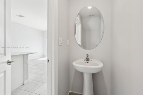 Townhouse in Homestead, Florida 3 bedrooms, 143.53 sq.m. № 1712038 - photo 15