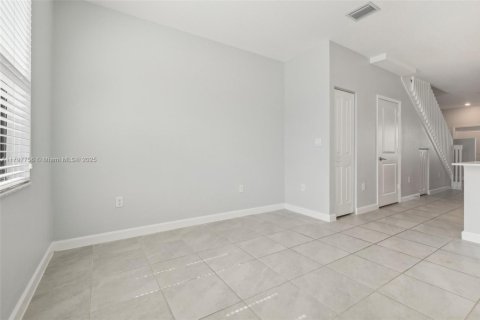 Townhouse in Homestead, Florida 3 bedrooms, 143.53 sq.m. № 1712038 - photo 10