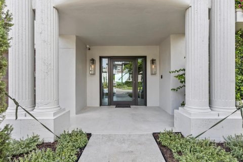 House in Clearwater, Florida 5 bedrooms, 398.92 sq.m. № 1298222 - photo 11