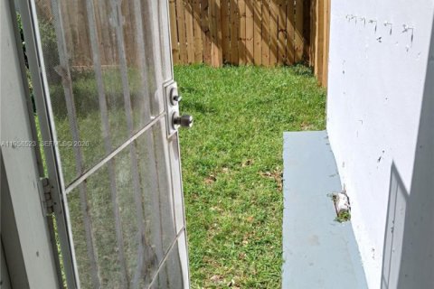 Propiedad comercial en alquiler en Hollywood, Florida, 121.52 m2 № 2020792 - foto 5