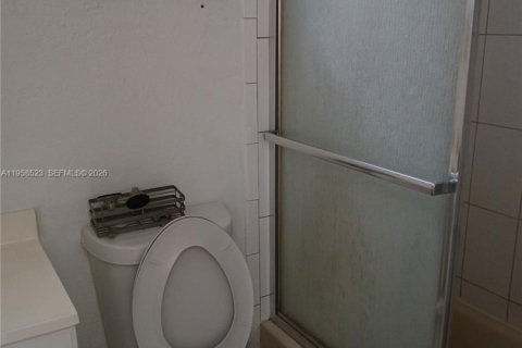 Propiedad comercial en alquiler en Hollywood, Florida, 121.52 m2 № 2020792 - foto 6