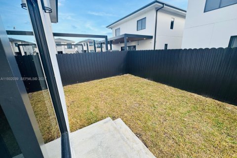 Снять в аренду виллу или дом в Флорида-Сити, Флорида 5 спален, 168.15м2, № 1990569 - фото 15