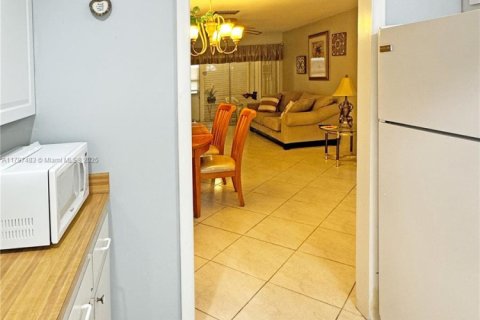 Condominio en venta en West Palm Beach, Florida, 2 dormitorios, 82.87 m2 № 1744016 - foto 8