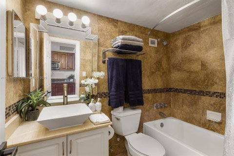 Condo in Sunny Isles Beach, Florida  № 1859698 - photo 14