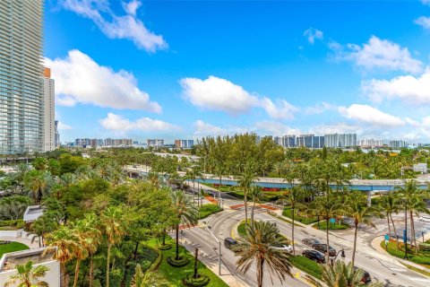 Condo in Sunny Isles Beach, Florida  № 1859698 - photo 3