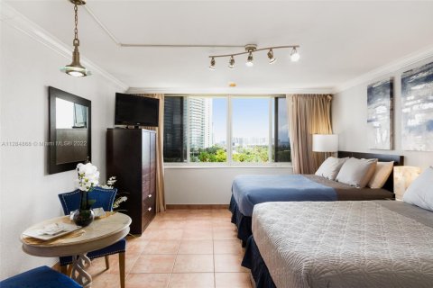 Condo in Sunny Isles Beach, Florida  № 1859698 - photo 6