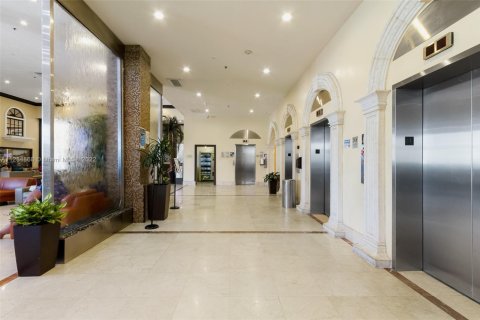Condo in Sunny Isles Beach, Florida  № 1859698 - photo 20