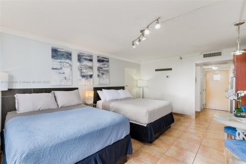 Condo in Sunny Isles Beach, Florida  № 1859698 - photo 8