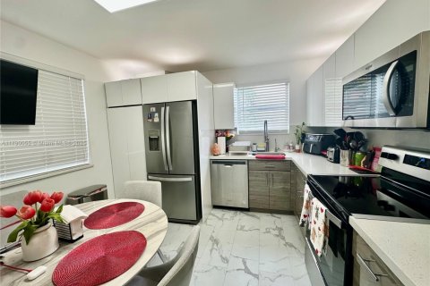 Copropriété à louer à Pembroke Pines, Floride: 2 chambres, 103.31 m2 № 1863377 - photo 10