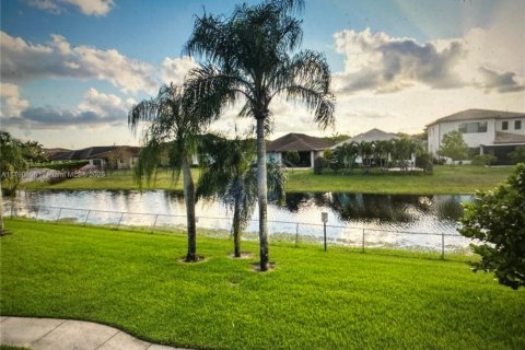 Copropriété à louer à Pembroke Pines, Floride: 2 chambres, 103.31 m2 № 1863377 - photo 1