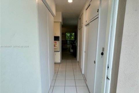 Condo in Coral Gables, Florida № 2026099 - photo 19