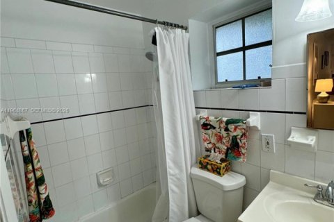 Condo in Coral Gables, Florida № 2026099 - photo 9