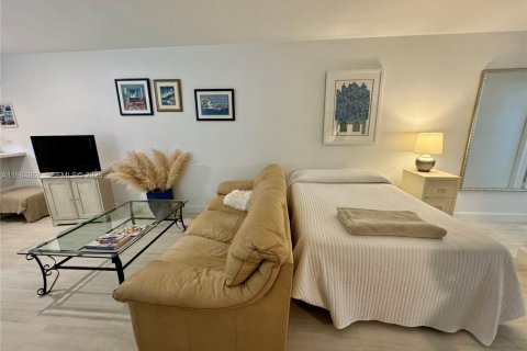 Condo in Coral Gables, Florida № 2026099 - photo 15