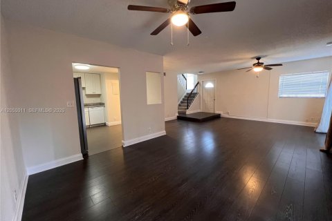 Adosado en alquiler en Davie, Florida, 2 dormitorios, 128.21 m2 № 2168380 - foto 2