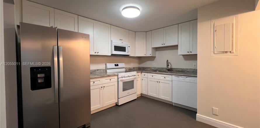 Adosado en Davie, Florida 2 dormitorios, 128.21 m2 № 2168380