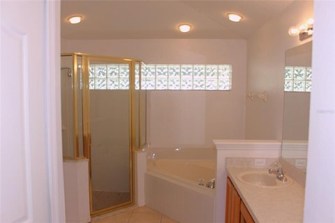 House in Deltona, Florida 4 bedrooms, 197.14 sq.m. № 2237757 - photo 10