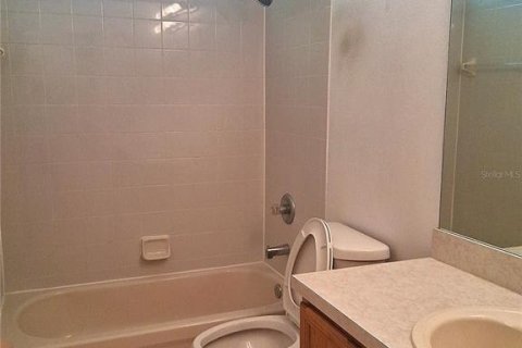 House in Deltona, Florida 4 bedrooms, 197.14 sq.m. № 2237757 - photo 7