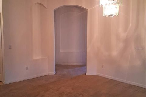 House in Deltona, Florida 4 bedrooms, 197.14 sq.m. № 2237757 - photo 5