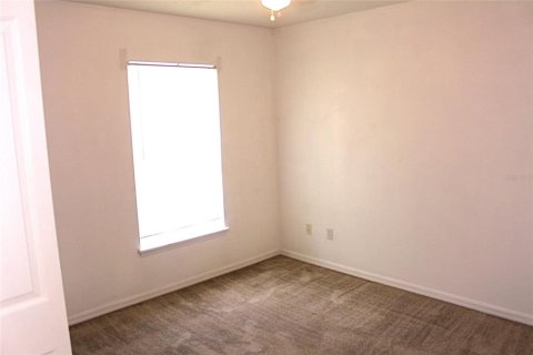 House in Deltona, Florida 4 bedrooms, 197.14 sq.m. № 2237757 - photo 9