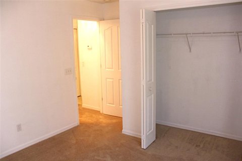 House in Deltona, Florida 4 bedrooms, 197.14 sq.m. № 2237757 - photo 8