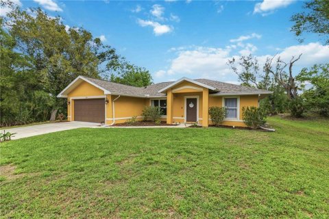 House in North Port, Florida 3 bedrooms, 141.49 sq.m. № 2237065 - photo 2