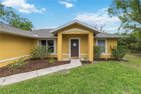 House in North Port, Florida 3 bedrooms, 141.49 sq.m. № 2237065 - photo 3