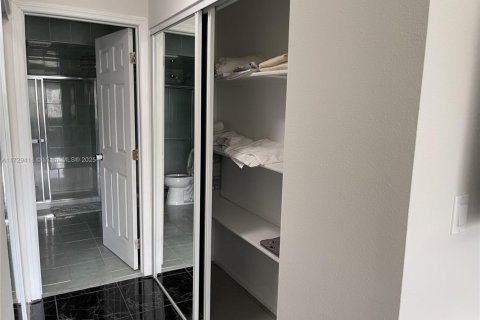 Copropriété à louer à Sunny Isles Beach, Floride: 1 chambre, 96.62 m2 № 1699200 - photo 13
