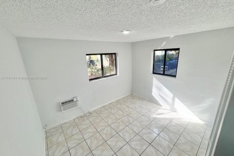 Commercial property in Miami, Florida 145.67 sq.m. № 1713554 - photo 9