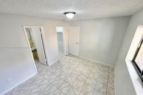 Commercial property in Miami, Florida 145.67 sq.m. № 1713554 - photo 13