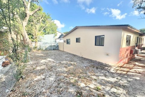Commercial property in Miami, Florida 145.67 sq.m. № 1713554 - photo 17