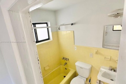 Commercial property in Miami, Florida 145.67 sq.m. № 1713554 - photo 16
