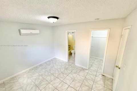 Commercial property in Miami, Florida 145.67 sq.m. № 1713554 - photo 12