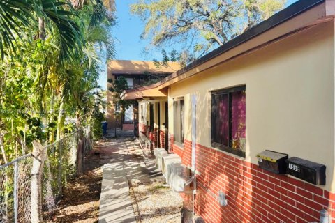 Commercial property in Miami, Florida 145.67 sq.m. № 1713554 - photo 2