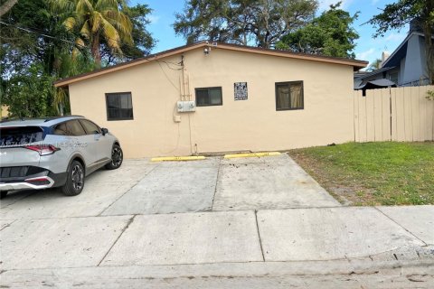 Commercial property in Miami, Florida 145.67 sq.m. № 1713554 - photo 3