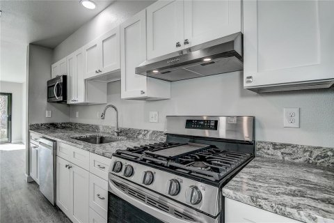 House in Pinellas Park, Florida 2 bedrooms, 91.97 sq.m. № 1626883 - photo 14
