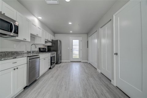 House in Pinellas Park, Florida 2 bedrooms, 91.97 sq.m. № 1626883 - photo 9