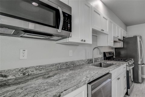 House in Pinellas Park, Florida 2 bedrooms, 91.97 sq.m. № 1626883 - photo 12