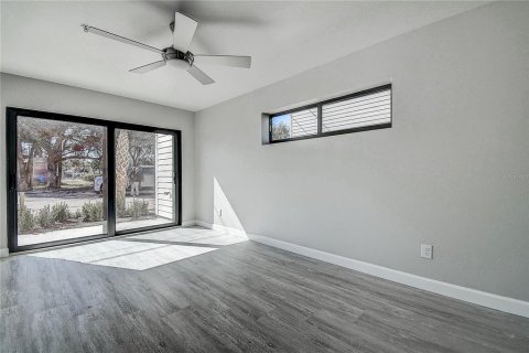 House in Pinellas Park, Florida 2 bedrooms, 91.97 sq.m. № 1626883 - photo 5