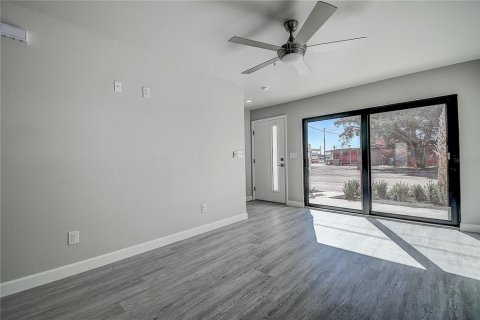 House in Pinellas Park, Florida 2 bedrooms, 91.97 sq.m. № 1626883 - photo 6